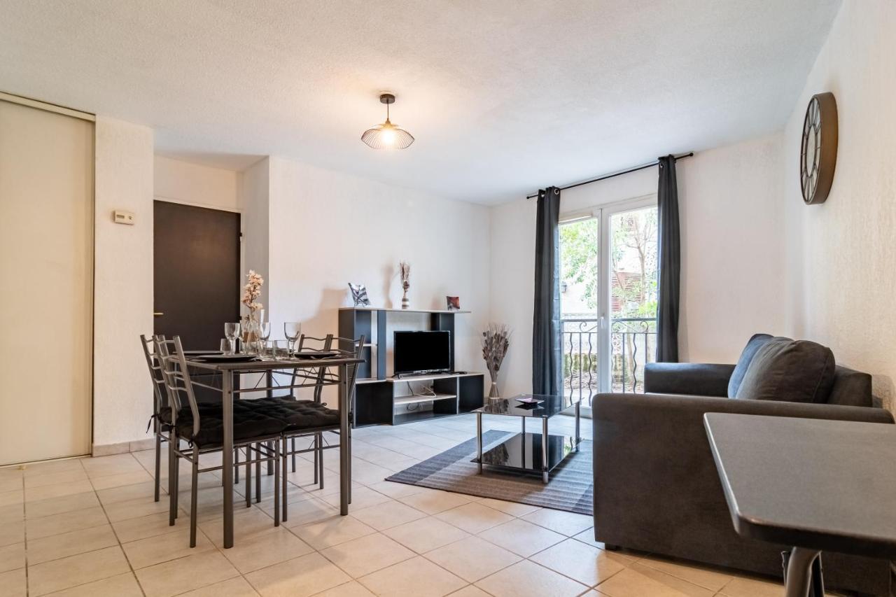 Le Laury Apartment Le Luc Ngoại thất bức ảnh