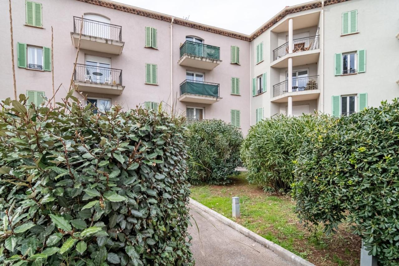 Le Laury Apartment Le Luc Ngoại thất bức ảnh